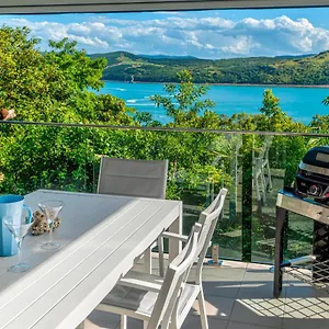 https://oasis-apartments.queenslandhotels.net