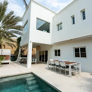 https://villa-deema-the-lakes-luxury-3-bd-pool.dubaihotelsoffers.com